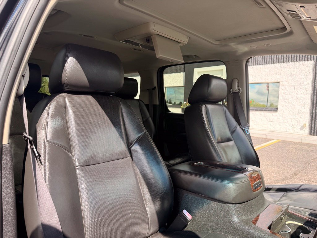 Used 2011 GMC Yukon XL Denali AWD/4WD image 30