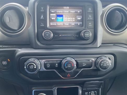 Certified 2018 Jeep Wrangler Unlimited Sport image 26