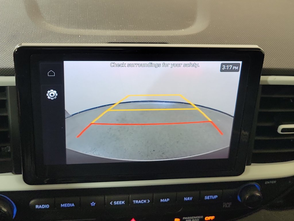 Used 2025 Hyundai Venue Limited FWD image 18