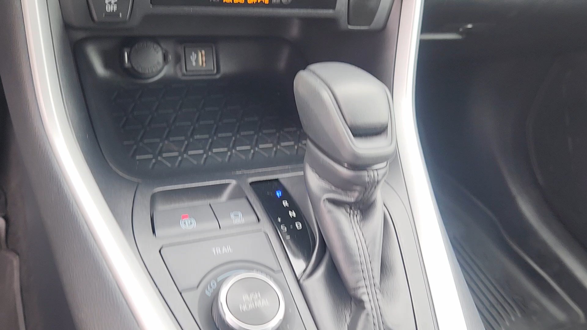 Used 2025 Toyota RAV4 LE AWD/4WD image 37