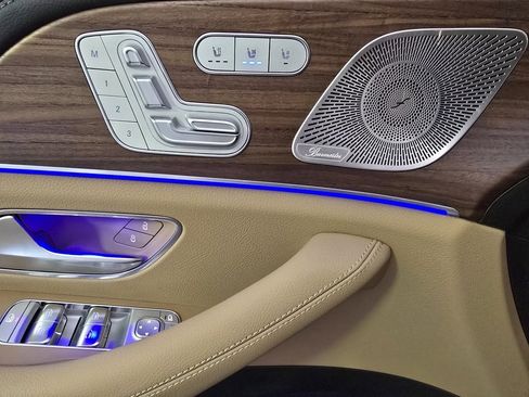 New 2026 Mercedes-Benz GLS 580 4MATIC image 9