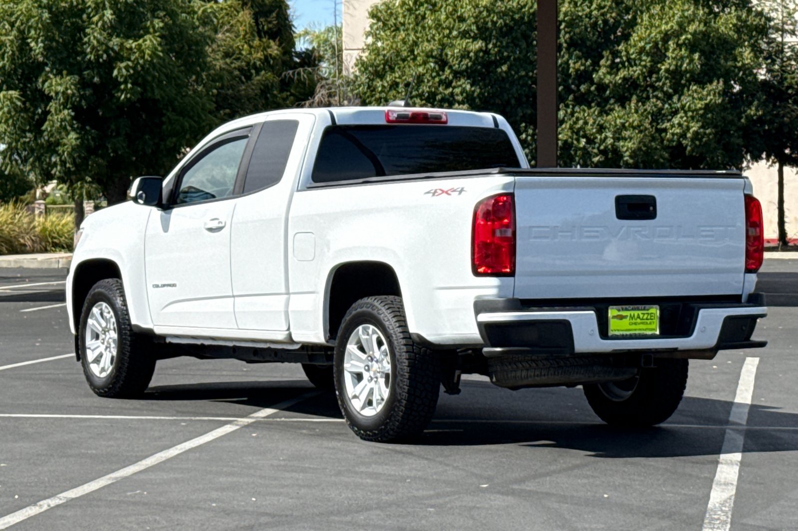 Used 2022 Chevrolet Colorado LT w/ Safety Package AWD/4WD image 3