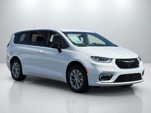 New 2026 Chrysler Pacifica Select AWD/4WD image 10