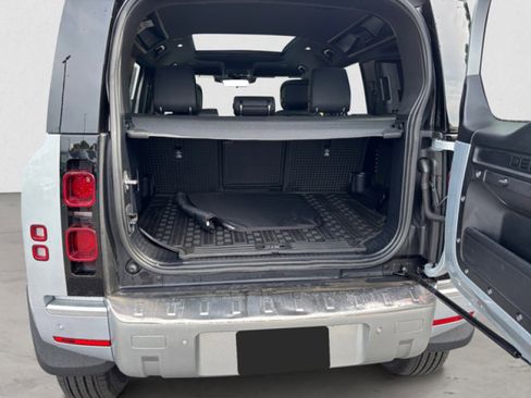 Certified 2022 Land Rover Defender 110 XS Edition image 19