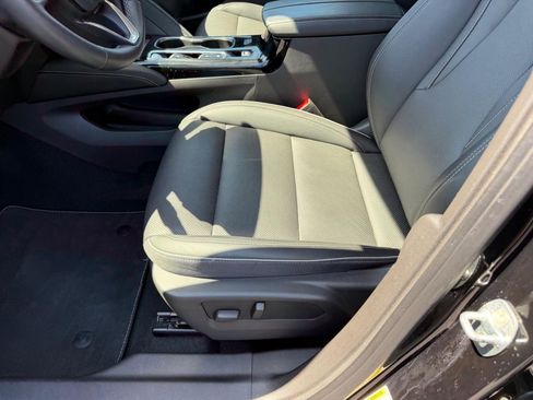 Used 2023 Buick Envision Essence FWD image 21