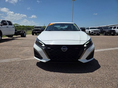 Used 2024 Nissan Altima 2.5 SR FWD image 2