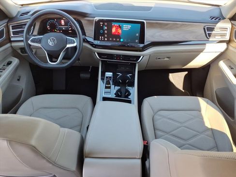 Used 2024 Volkswagen Atlas SE image 25