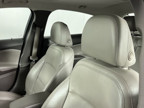 Used 2016 Chevrolet Cruze Premier image 18