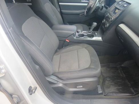Used 2017 Ford Explorer XLT AWD/4WD image 19