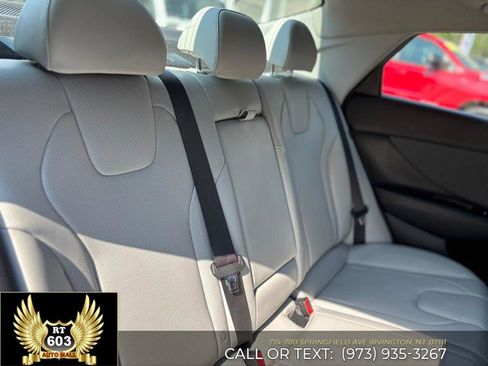 Used 2024 Hyundai Elantra Limited FWD image 9