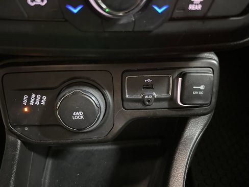 Used 2022 Jeep Renegade Latitude w/ Convenience Group AWD/4WD image 25