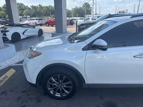 Used 2018 Toyota RAV4 Limited FWD image 12