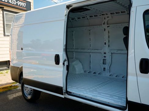 Used 2025 RAM ProMaster 2500 w/ Convenience Group FWD image 21