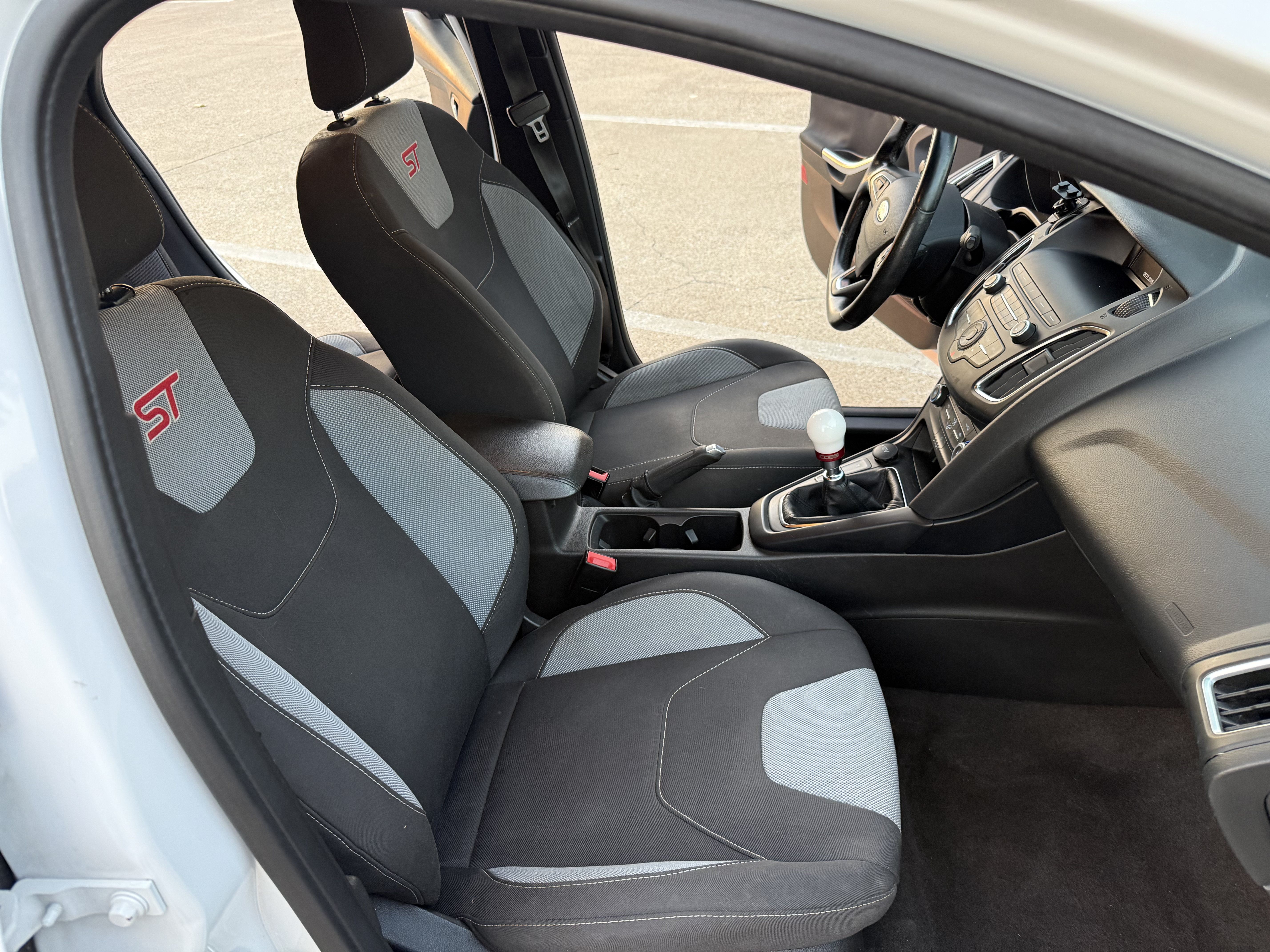 Used 2018 Ford Focus ST FWD image 10
