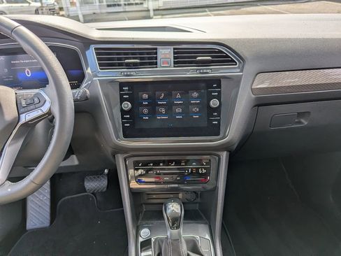 Used 2023 Volkswagen Tiguan SE w/ Panoramic Sunroof Package AWD/4WD image 17