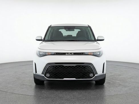 Used 2025 Kia Soul LX w/ LX Technology Package image 2