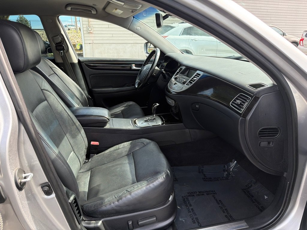 Used 2012 Hyundai Genesis 3.8 RWD image 15