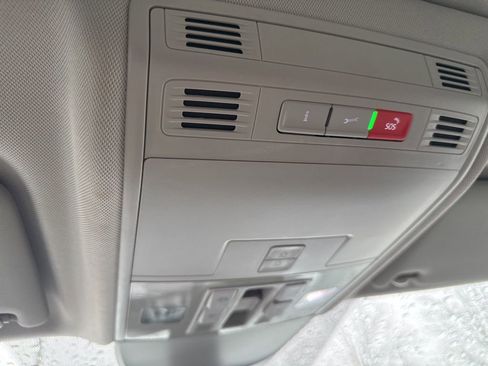 Used 2023 Volkswagen Taos SE w/ Panoramic Sunroof Package image 27