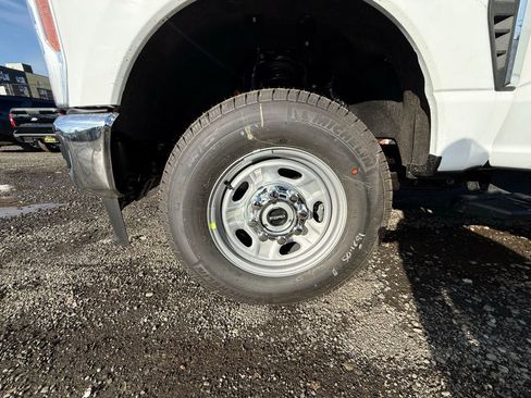 New 2026 Ford F250 XL w/ XL Chrome Package image 9