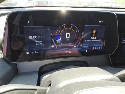 Used 2025 Chevrolet Traverse LT FWD image 10