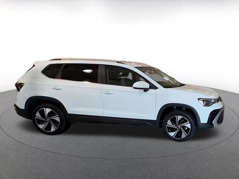 Used 2026 Volkswagen Taos SE AWD/4WD image 11