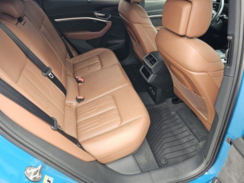 Used 2019 Audi e-tron Prestige w/ Prestige Package image 5