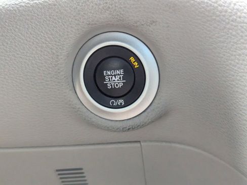 Used 2022 Chrysler Pacifica Touring-L image 31