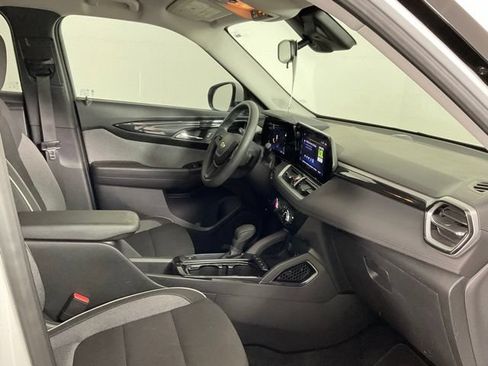Used 2025 Chevrolet TrailBlazer LT FWD image 16