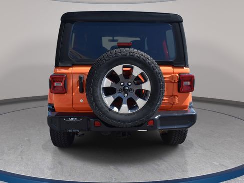 Used 2018 Jeep Wrangler Unlimited Sahara AWD/4WD image 7