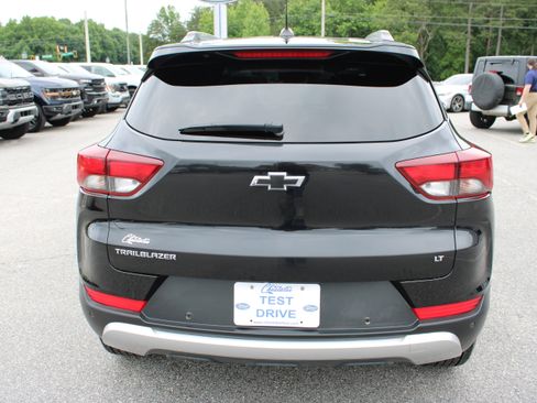 Used 2022 Chevrolet TrailBlazer LT w/ Convenience Package FWD image 7