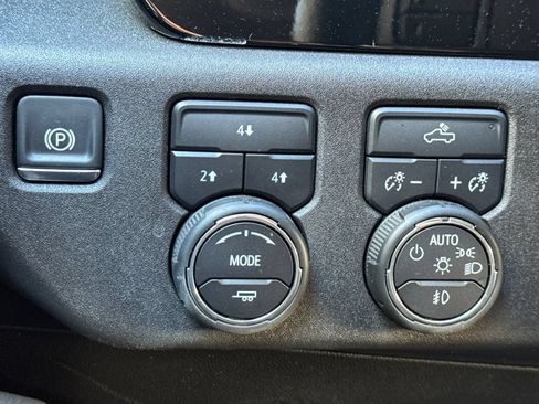 Used 2025 Chevrolet Silverado 2500 LT w/ Convenience Package AWD/4WD image 39