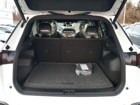 New 2026 Volkswagen Tiguan SE R-Line FWD image 5