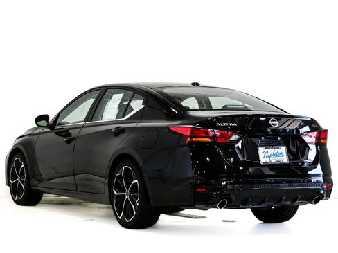 Used 2024 Nissan Altima 2.5 SR FWD image 8