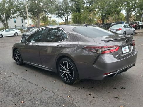 Used 2021 Toyota Camry SE image 4