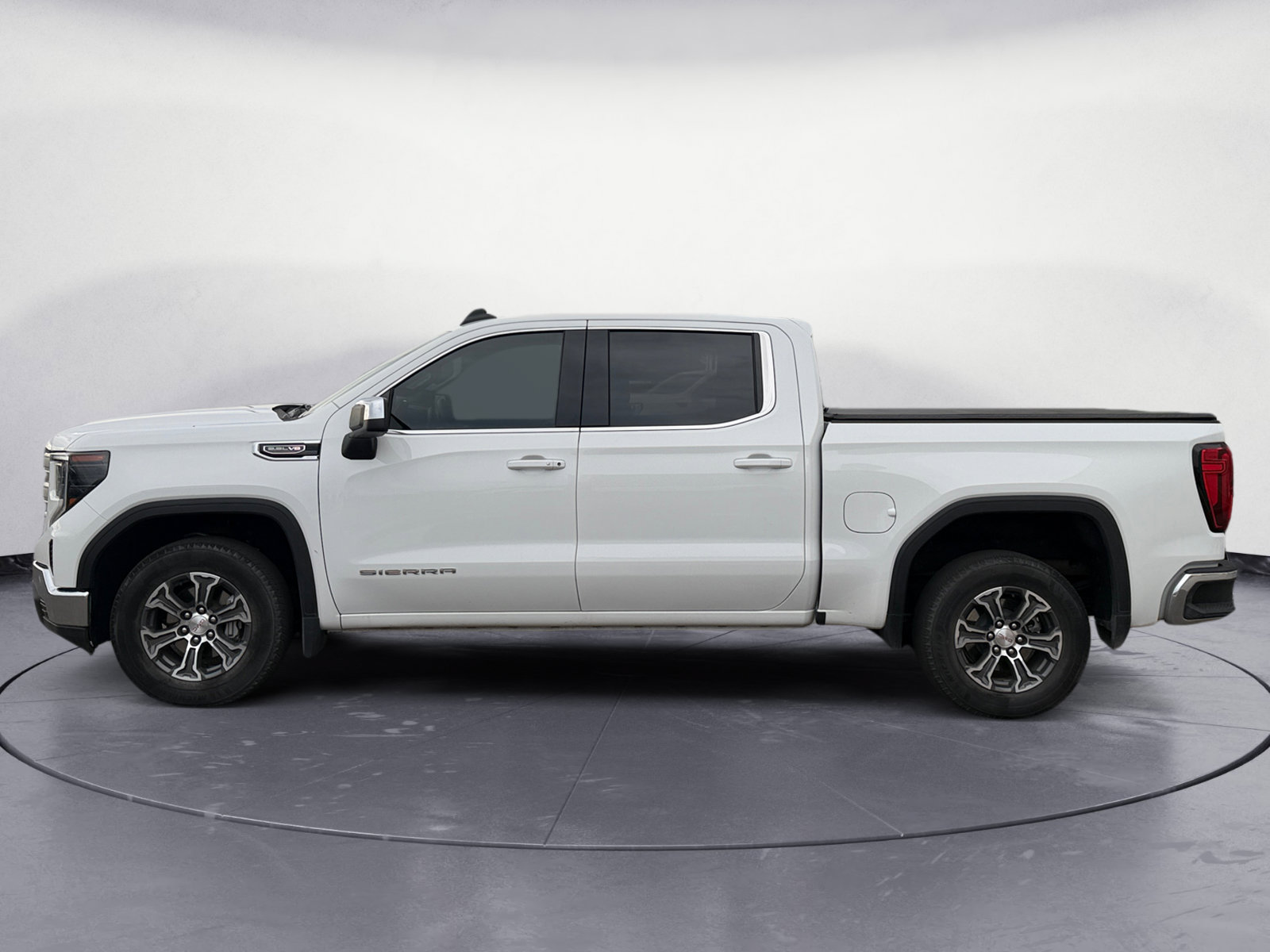 Used 2023 GMC Sierra 1500 SLE RWD image 3