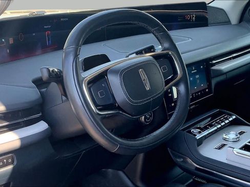Certified 2025 Lincoln Navigator Reserve AWD/4WD image 18