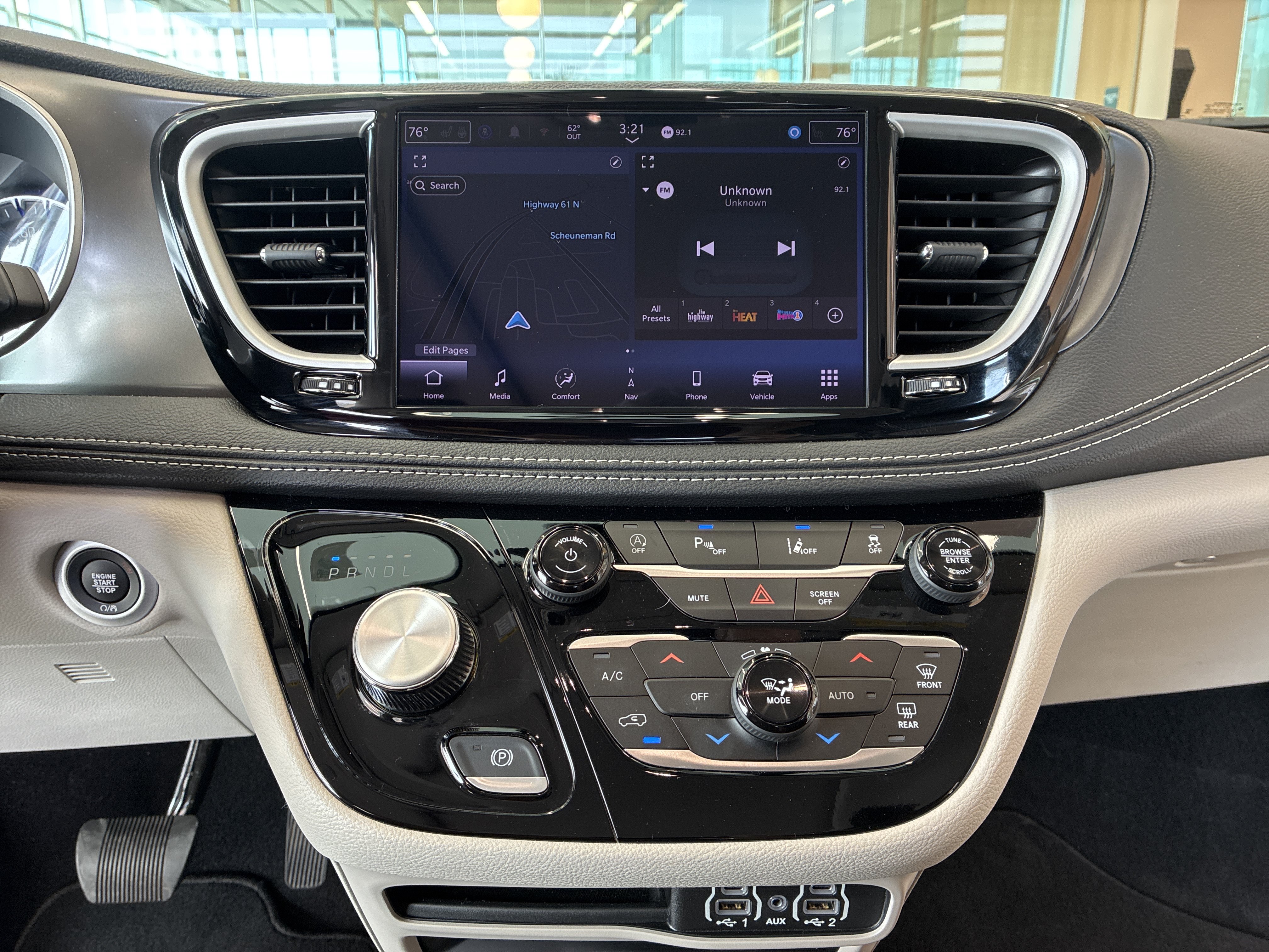 Certified 2024 Chrysler Pacifica Touring-L w/ Uconnect Theater Family Group AWD/4WD image 29