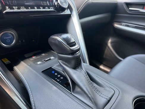 Used 2021 Toyota Venza LE AWD/4WD image 22