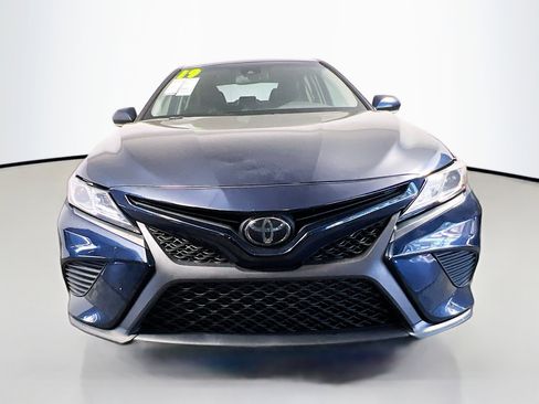 Used 2019 Toyota Camry SE w/ Convenience Package image 11