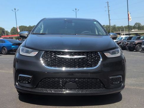 Used 2023 Chrysler Pacifica Limited FWD image 7