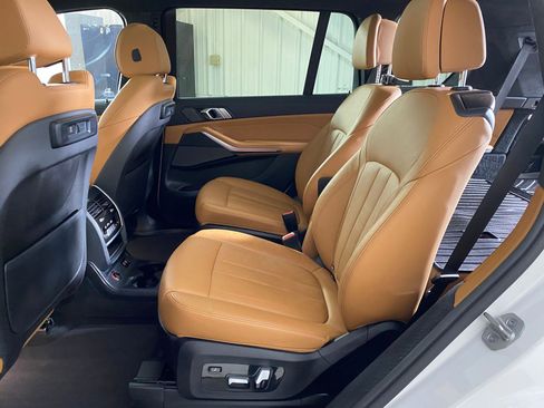 Used 2022 BMW X7 xDrive40i w/ Premium Package image 13