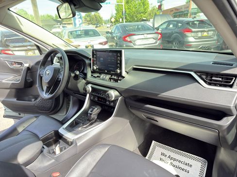 Used 2021 Toyota RAV4 XLE Premium AWD/4WD image 20