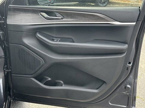 New 2025 Jeep Grand Cherokee L Limited image 18