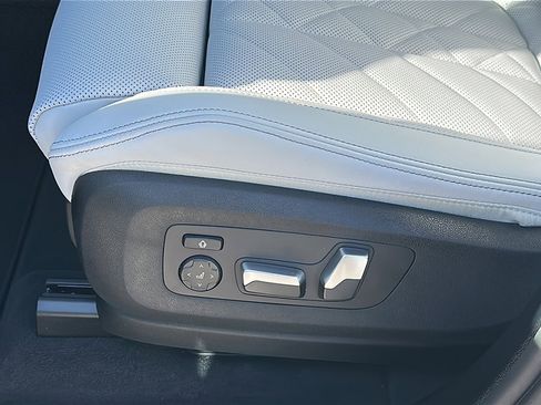 New 2026 BMW X5 xDrive40i w/ M Sport Package image 12