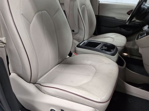 Certified 2020 Chrysler Pacifica Limited image 24
