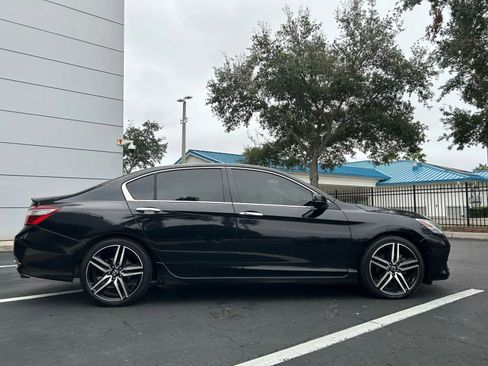 Used 2016 Honda Accord Touring image 3