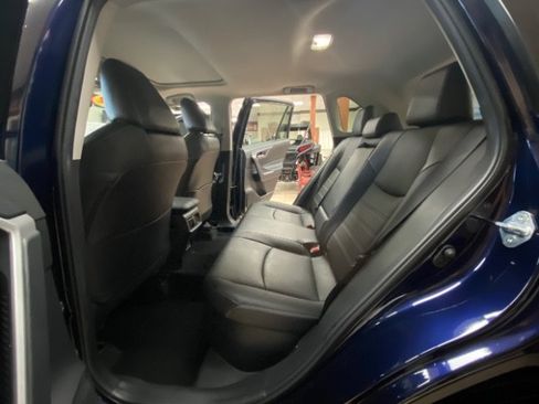 Used 2022 Toyota RAV4 XLE Premium AWD/4WD image 15