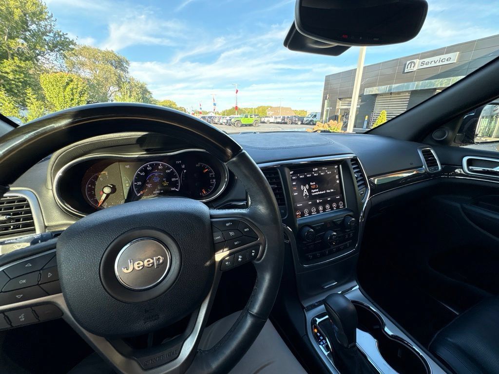 Used 2018 Jeep Grand Cherokee Overland AWD/4WD image 23