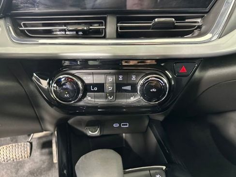 Used 2025 Chevrolet Trax LT w/ Driver Confidence Package image 23