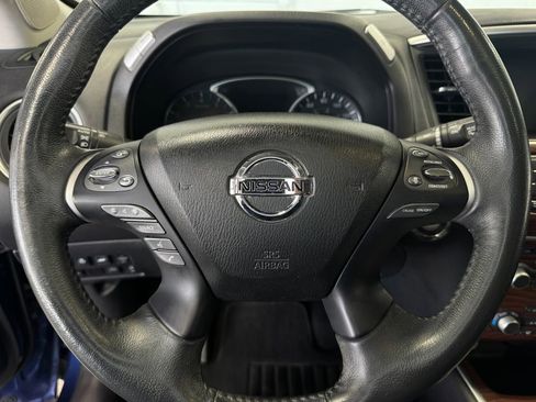 Used 2017 Nissan Pathfinder Platinum w/ Family Entertainment Package FWD image 14